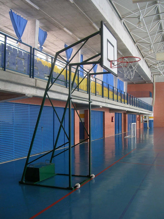 Juego de canastas de minibasket estructural trasladables con base de 2 ruedas frontales.